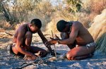 Bushmen allumer un feu